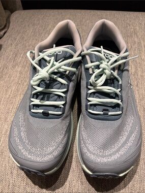 Topo Athletic Women’s Pursuit 2 Trail Running Shoes in Grey/Mint